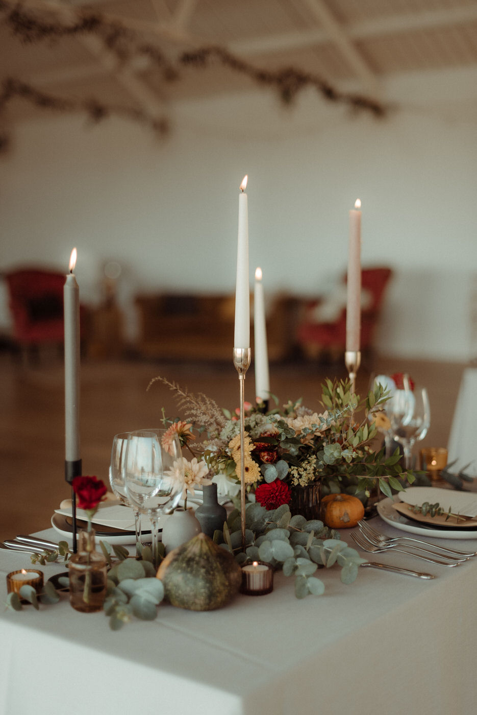 Autumnal romantic Scottish wedding styling