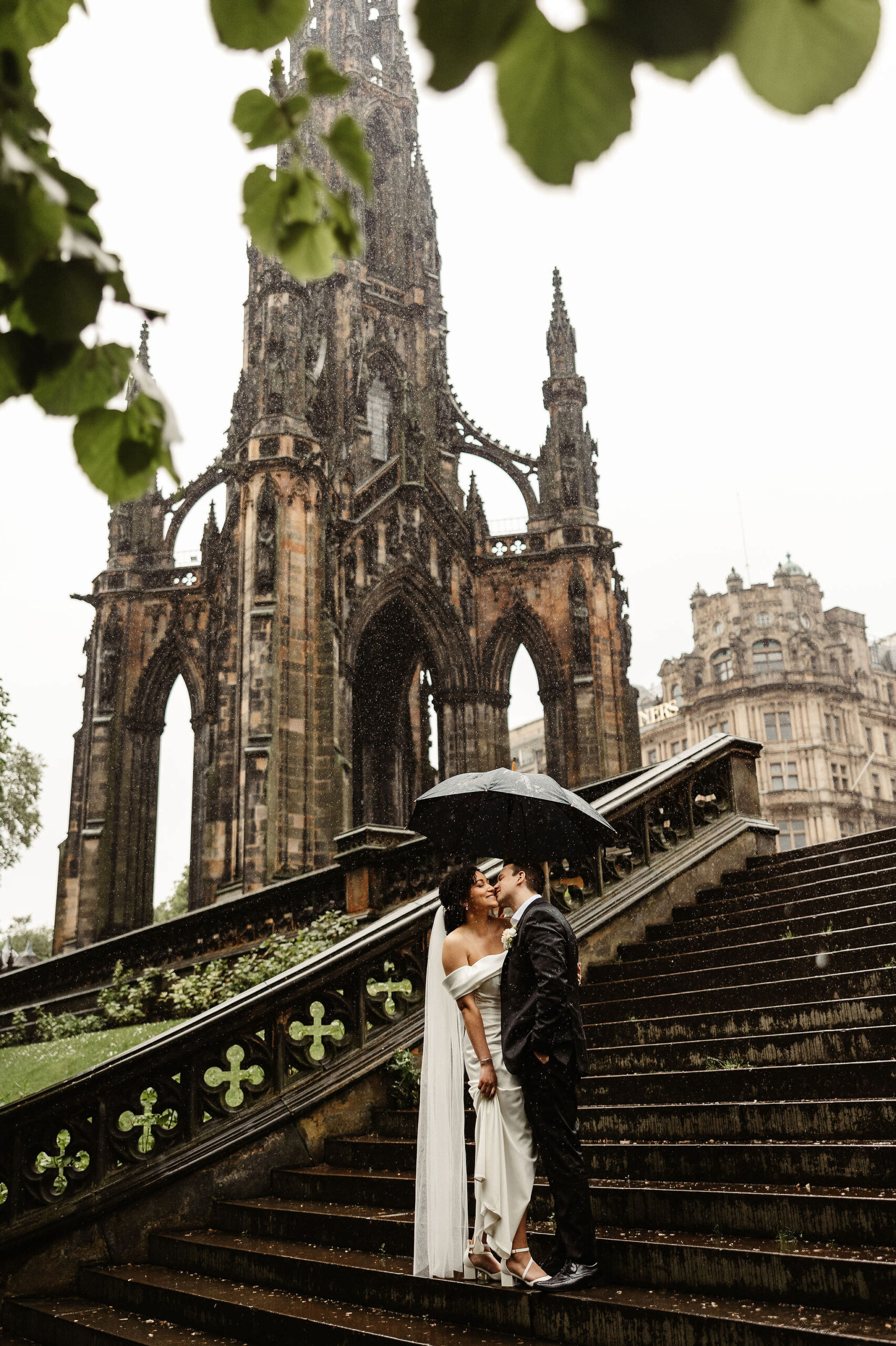 Rainy day Edinburgh wedding